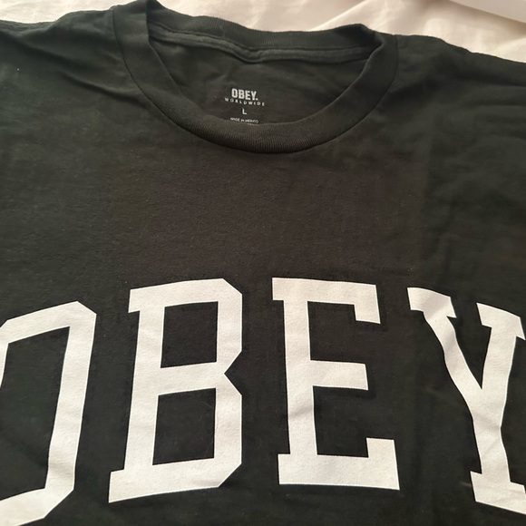obey forest green tshirt// men’s L// fits women’s M-L-XL// barely worn - Picture 4 of 4